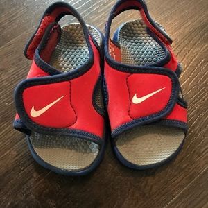 Super cute and easy toddler Nike sandals